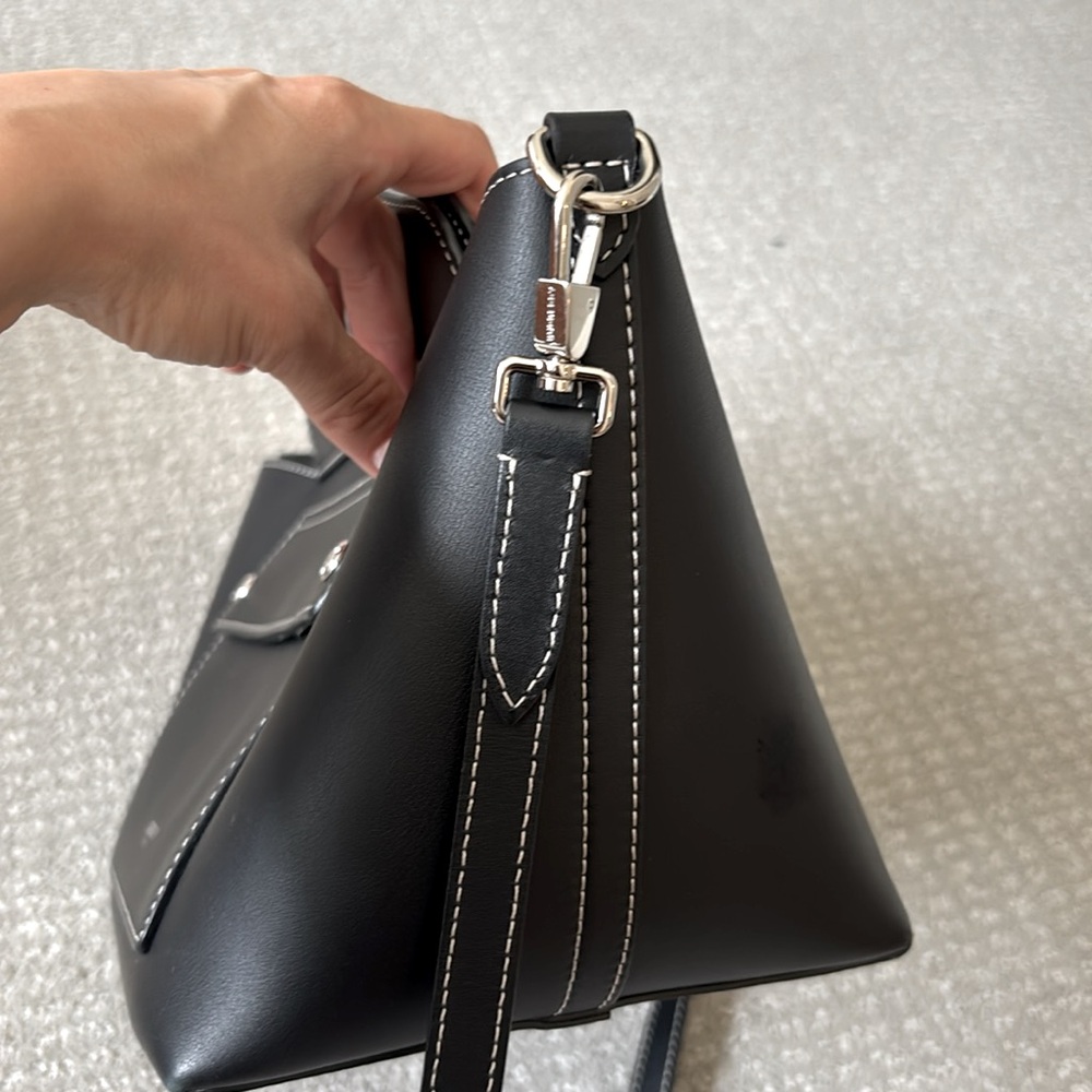 Burberry Leather Soft Pocket Shoulder Bag - Picture 5 of 9